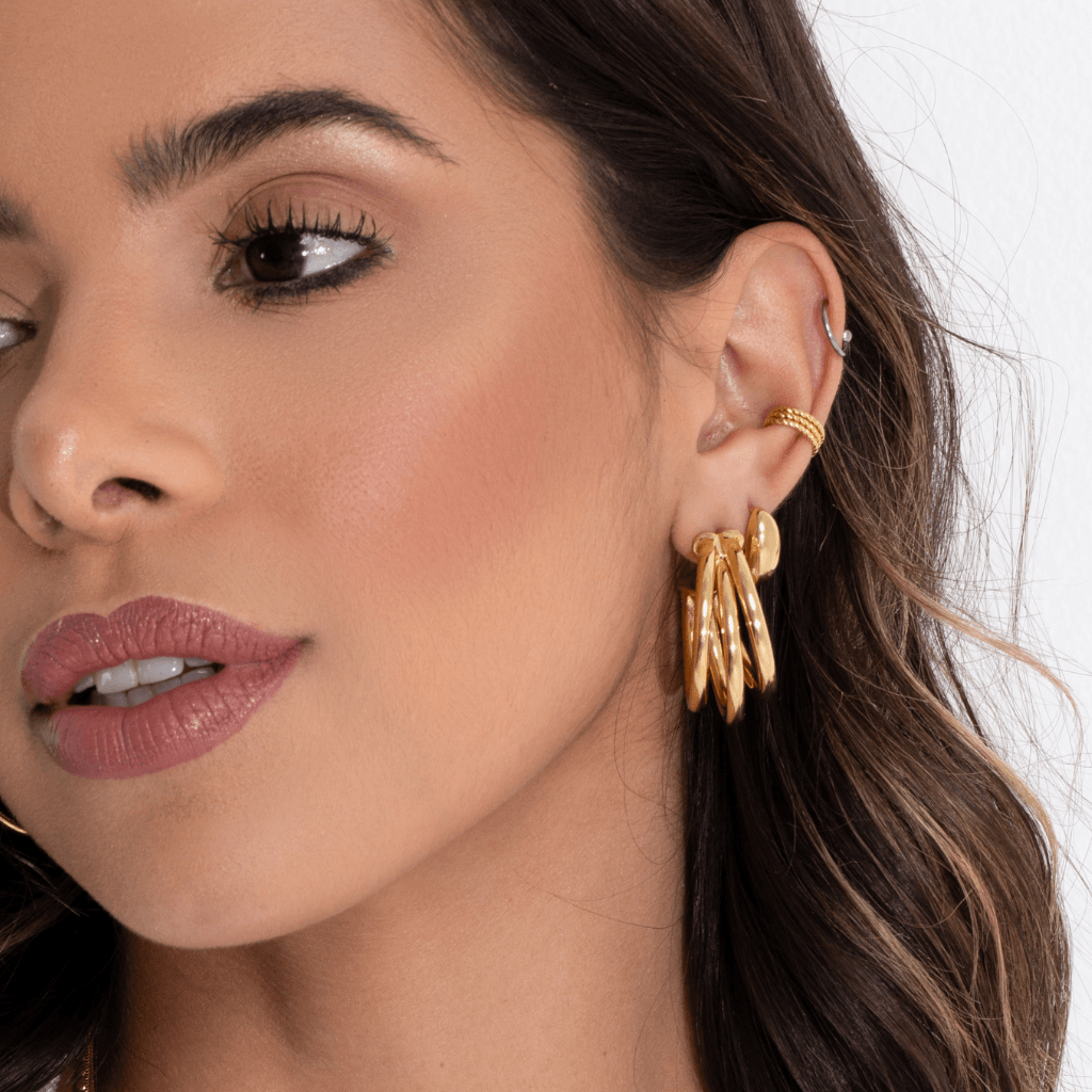Brinco Tripla Argola Tubular Banhado a Ouro 18k - Mafê Acessórios