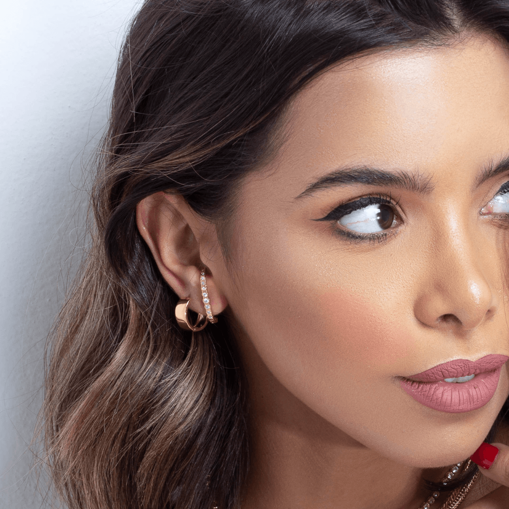Brinco Ear Hook com Zircônias Cristais Banhado a Ouro 18k - Mafê Acessórios