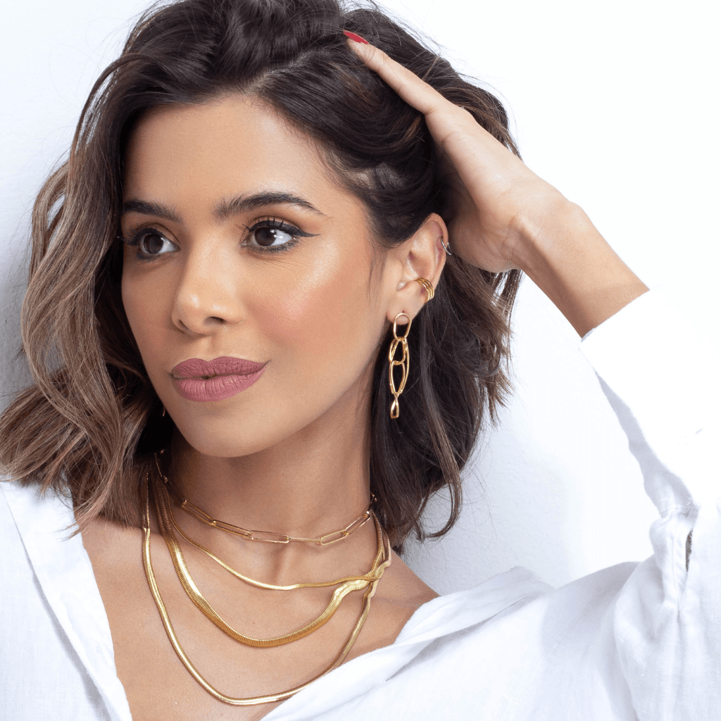 Brinco Elo Torcido Banhado a Ouro 18k - Mafê Acessórios