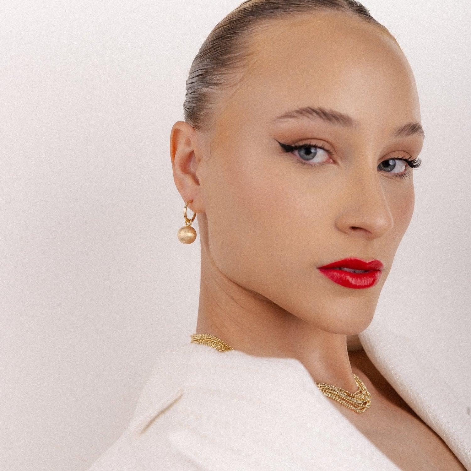 Brinco Bola Fosca Banhado A Ouro 18k - Mafê Acessórios