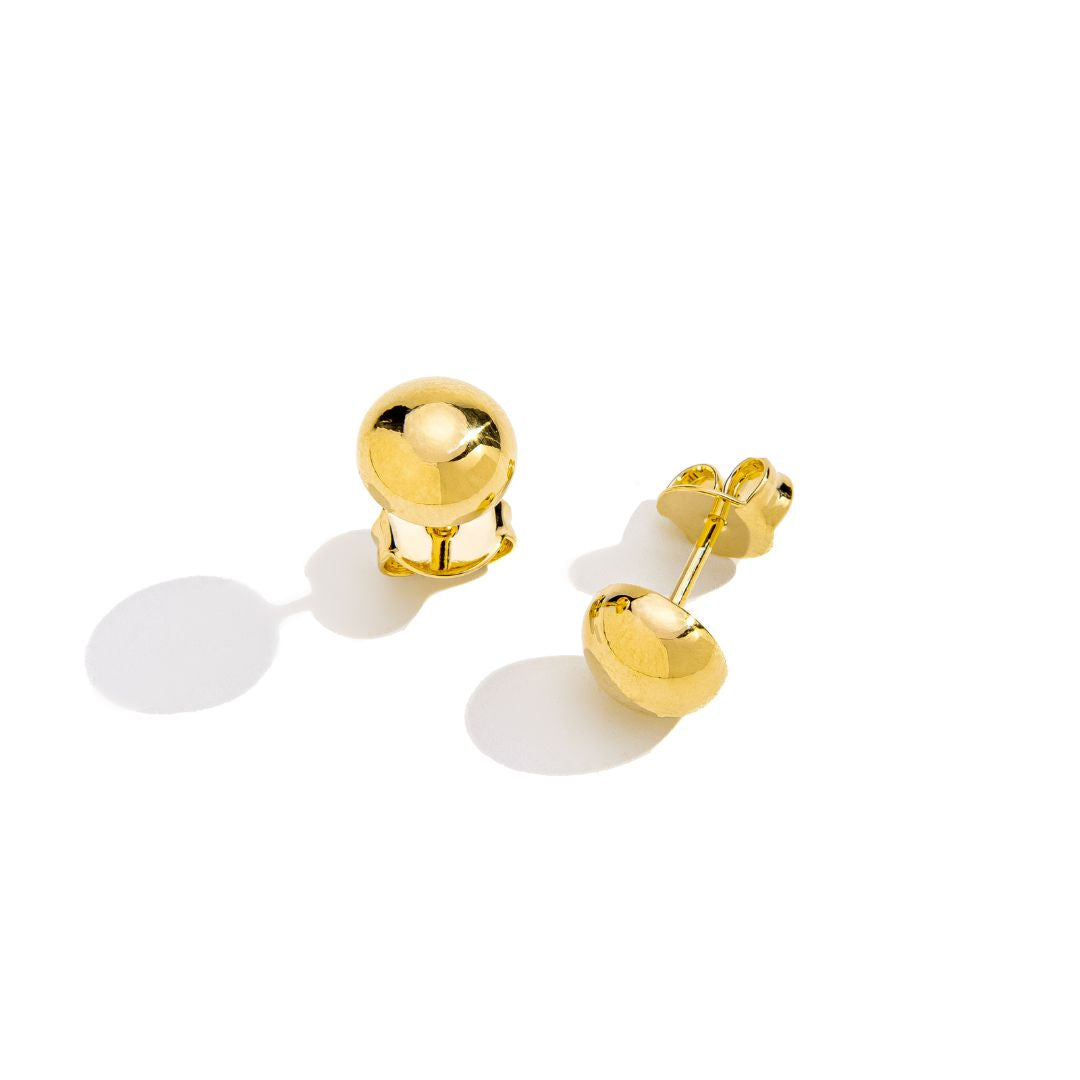 Brinco Meia Esfera Lisa 8mm Banhado a Ouro 18k