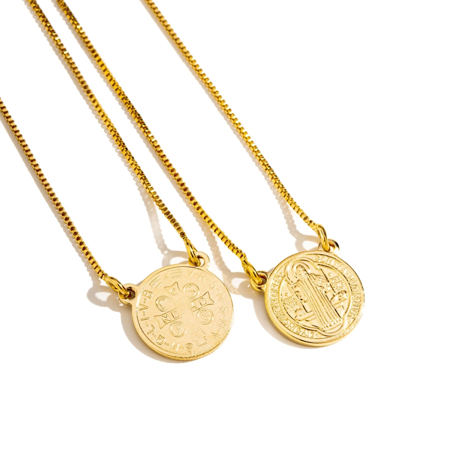 Escapulário São Bento com Corrente Veneziana Banhado a Ouro 18k