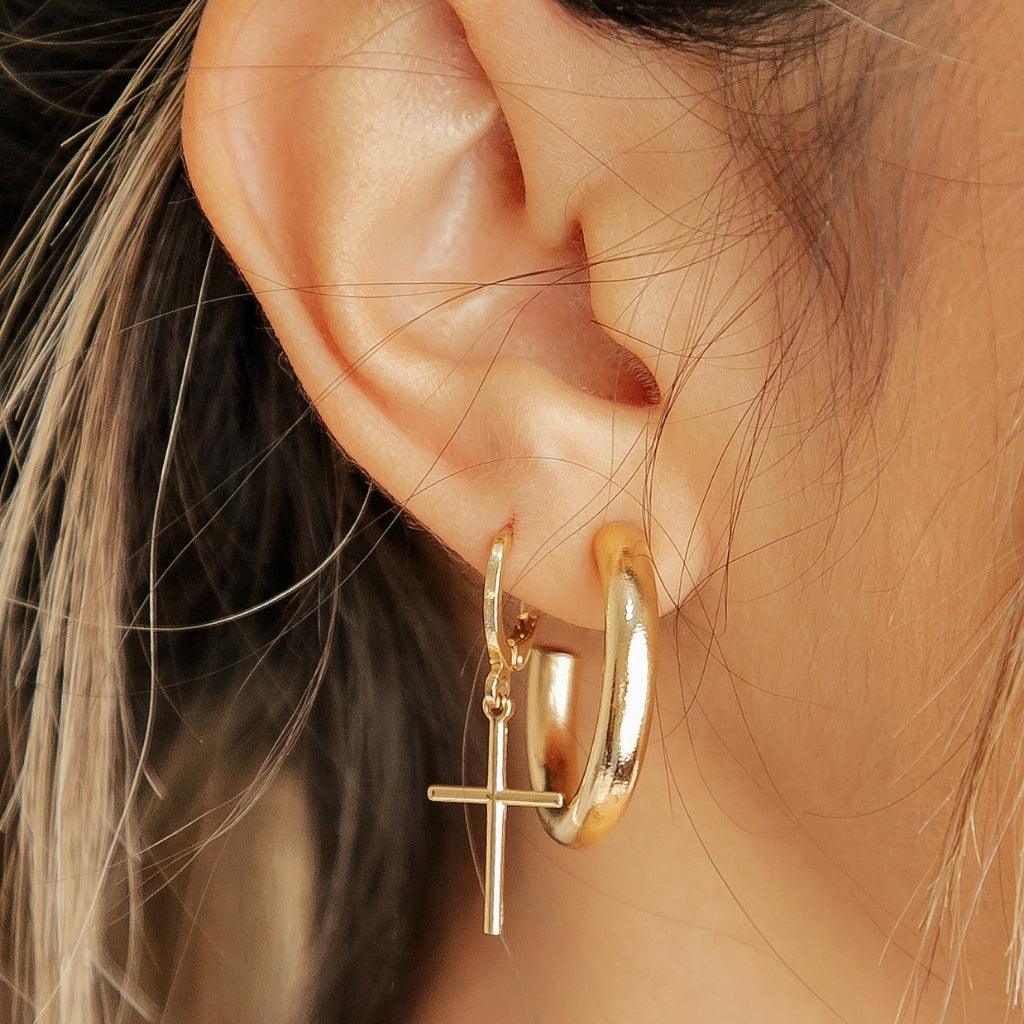 Brinco Click Cruz Banhado a Ouro 18K