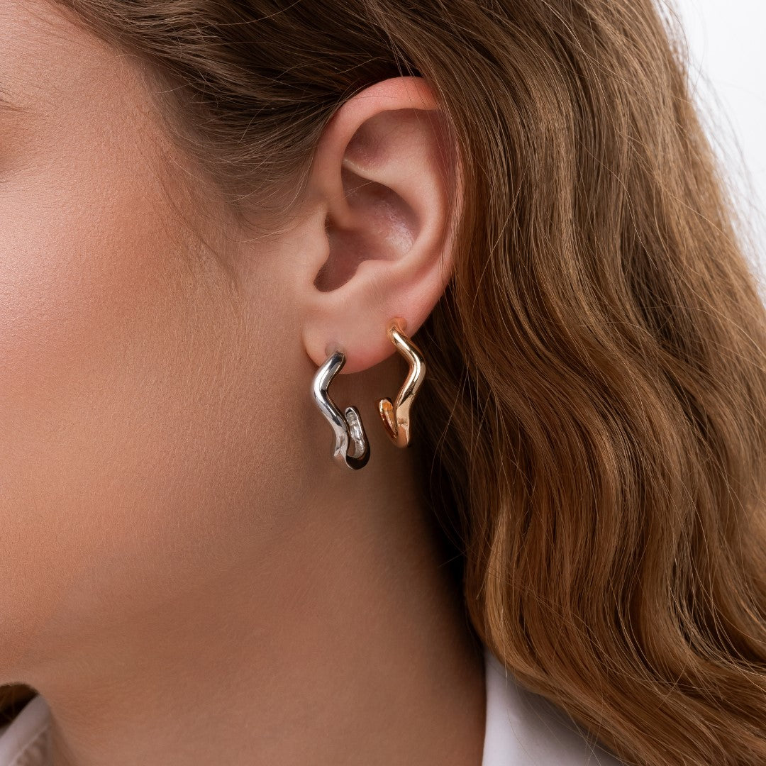Brinco Argola Curvada Banhado A Ouro 18K