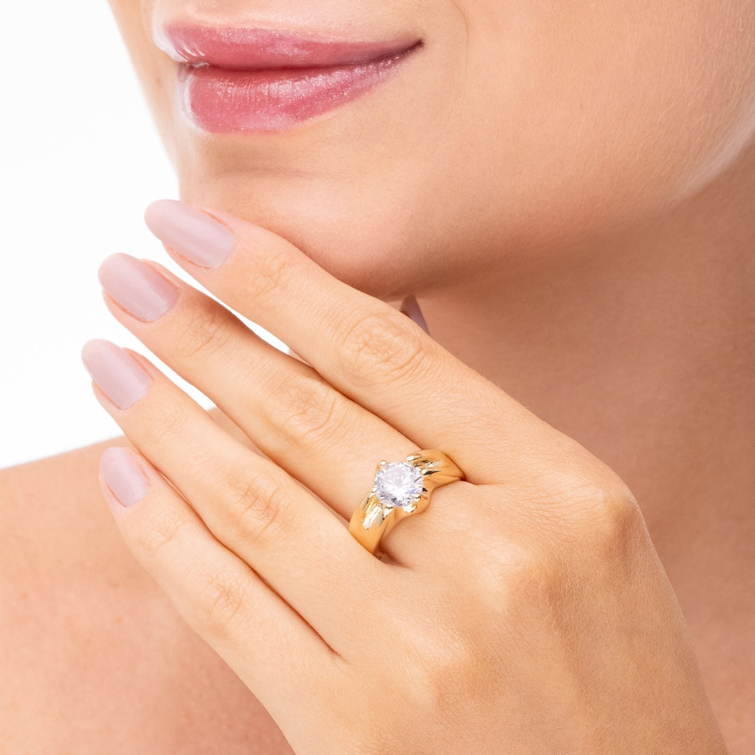 Anel Liso com Zircônia Cristal 8mm Banhado a Ouro 18K