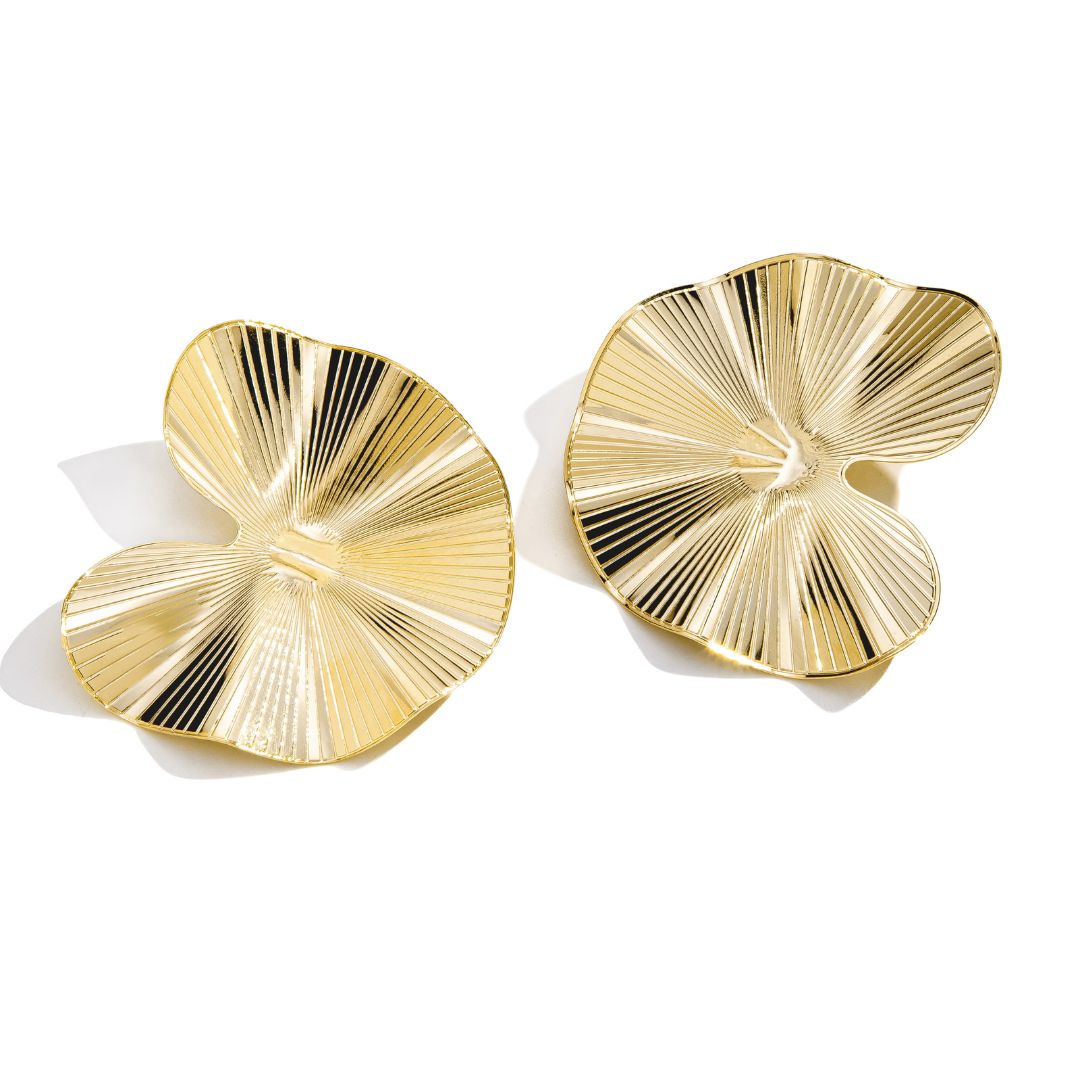 Brinco Chapa Ondulada Plissada Banhado a Ouro 18K