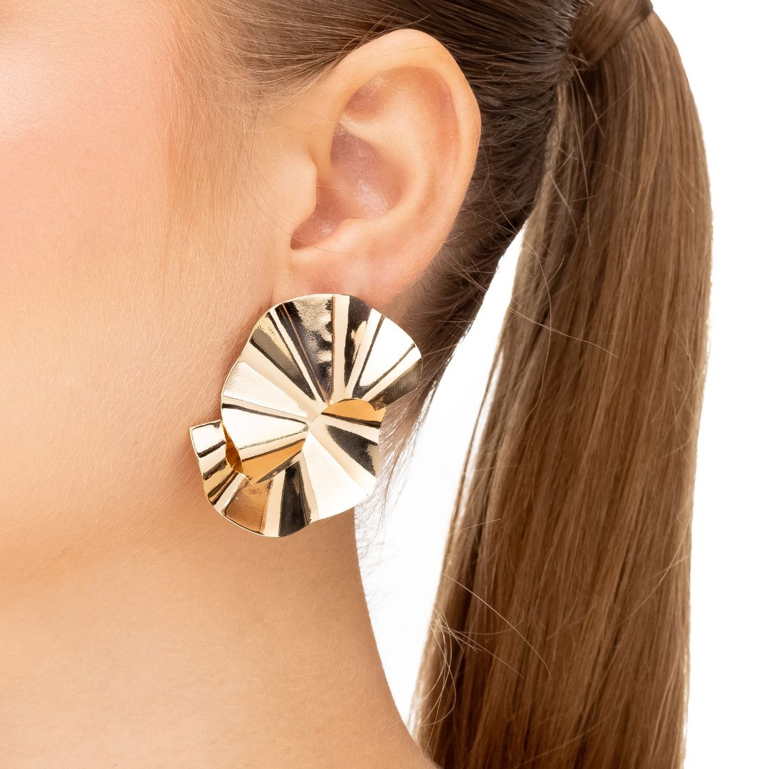 Brinco Chapa Plissada Banhado a Ouro 18K
