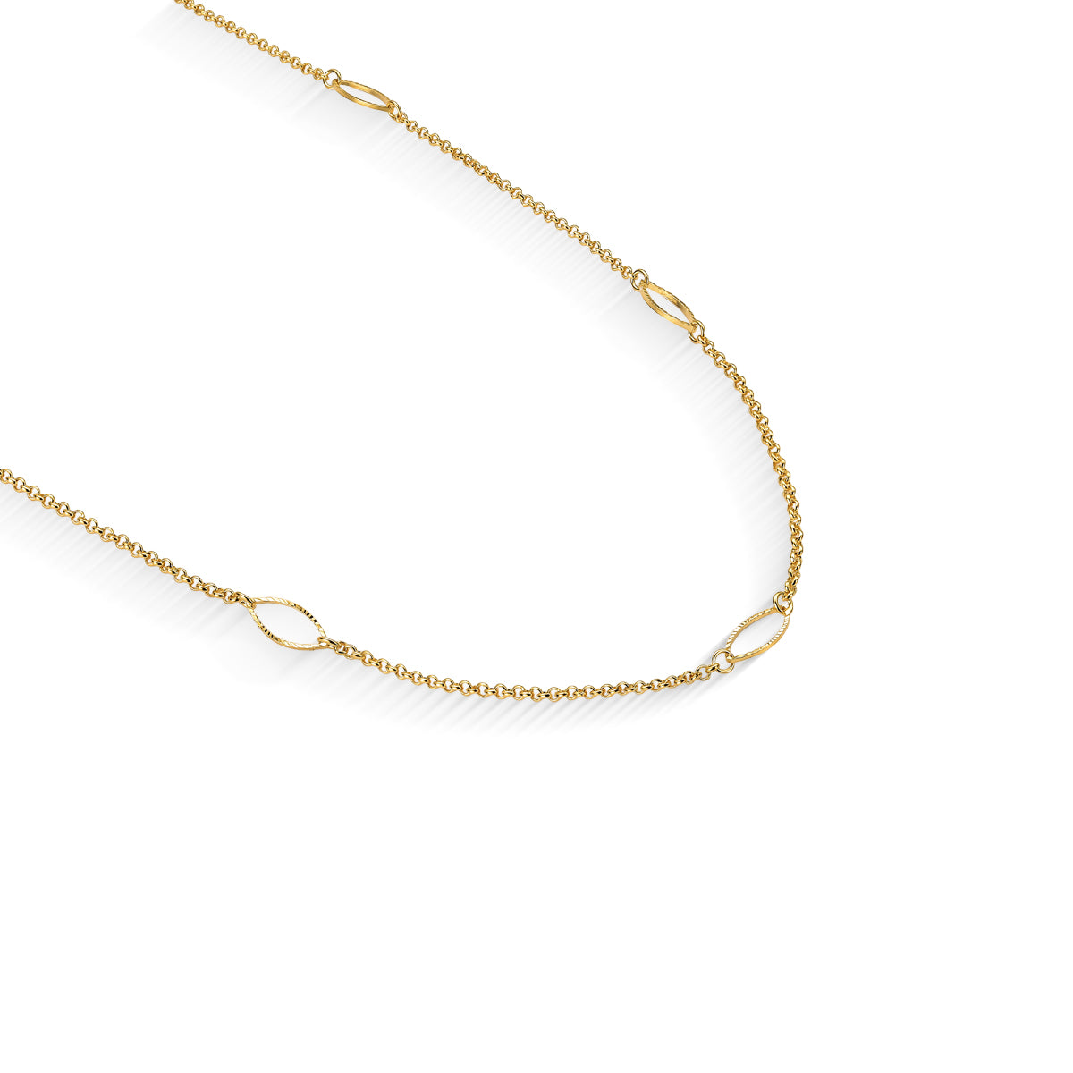 Colar Elos com Acessório Oval Trabalhado Banhado a Ouro 18k