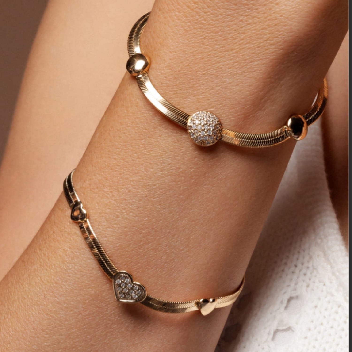 Pulseira Fita Três Bolinhas Banhado a Ouro 18K