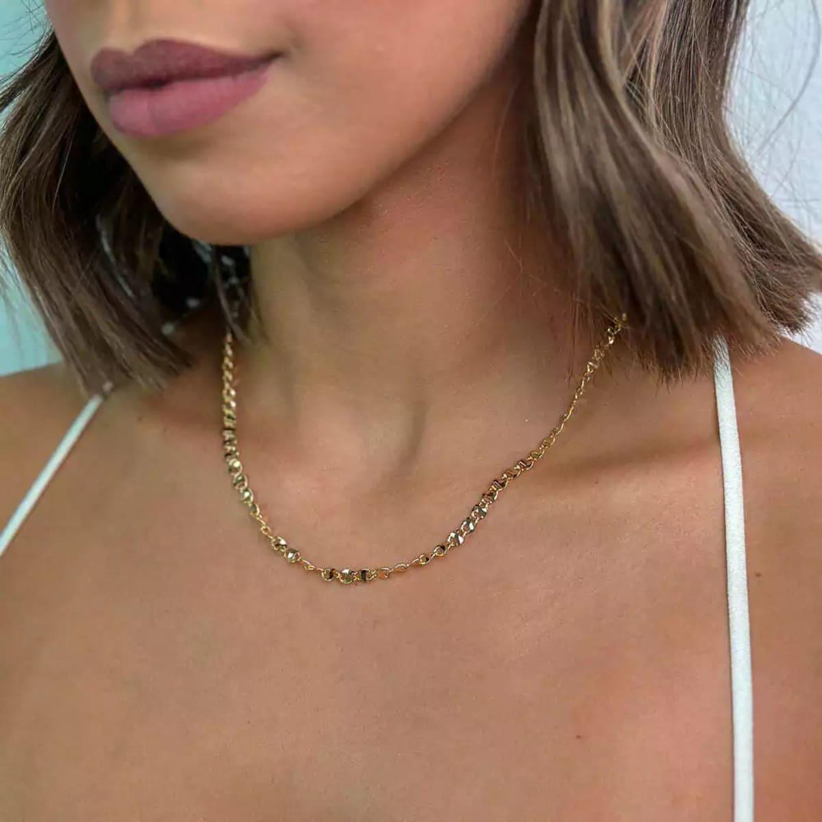 Colar Elo Amassado Torcido Banhado a Ouro 18K - Mafê Acessórios
