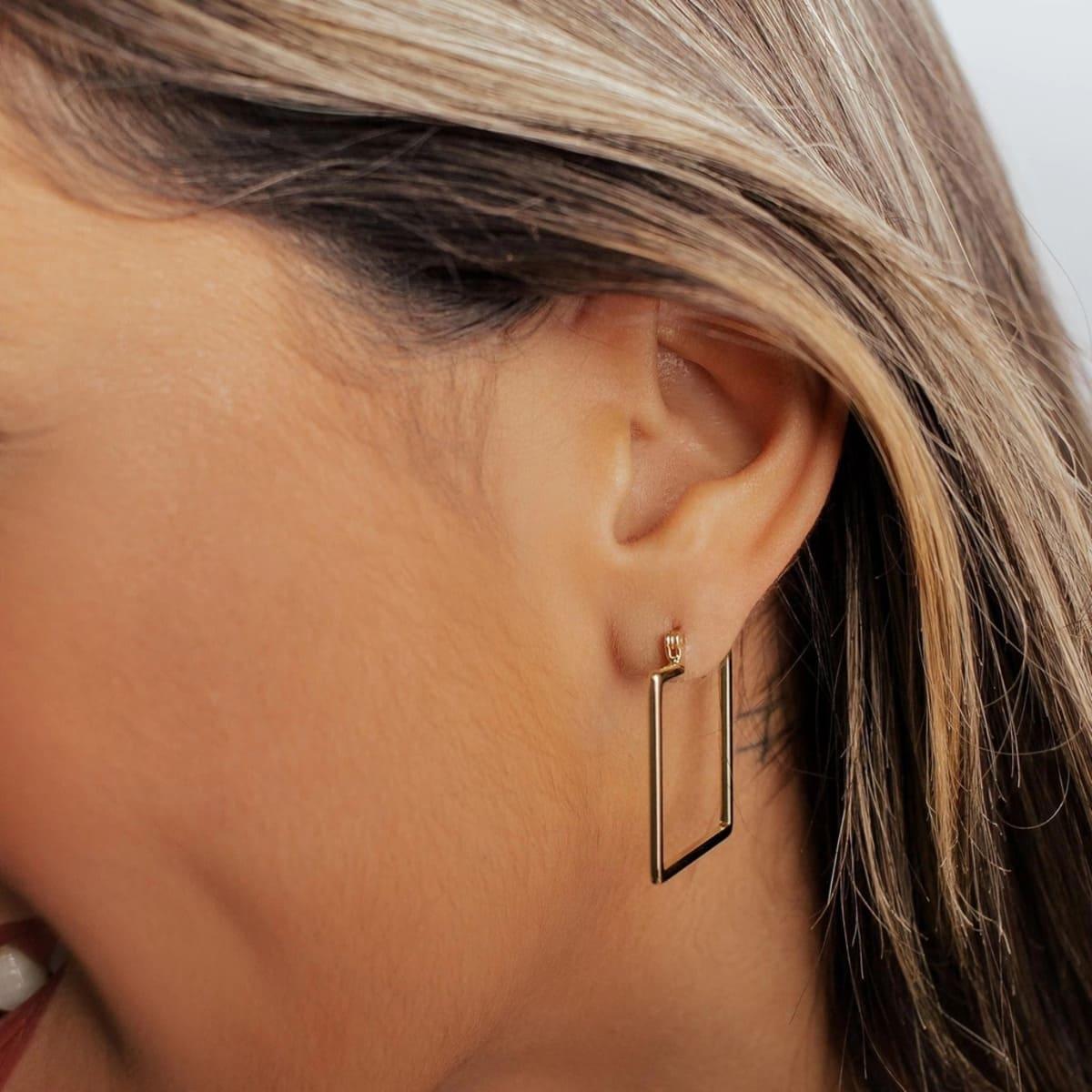 Brinco Quadrado Click Banhado a Ouro 18k - Mafê Acessórios