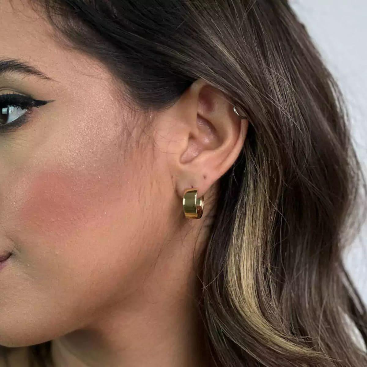 Brinco Mini Argola Click Banhado a Ouro 18k - Mafê Acessórios