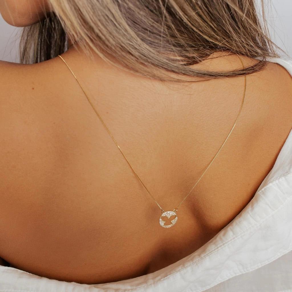 Escapulário Espirito Santo com Zircônias Banhado a Ouro 18k - Mafê Acessórios