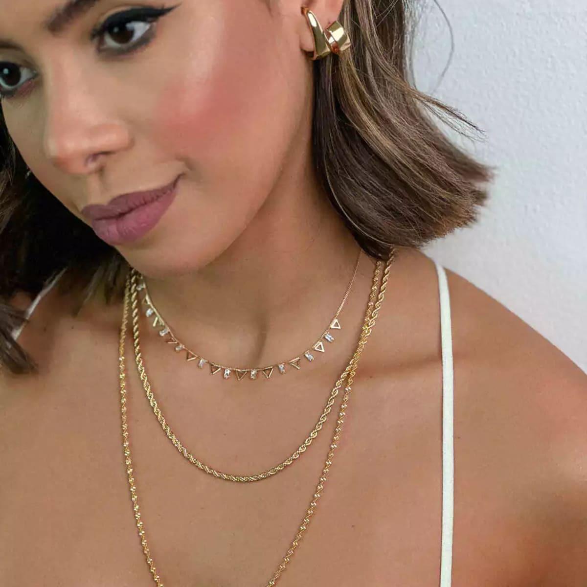 Brinco Ear Hook Triangular Banhado a Ouro 18k - Mafê Acessórios