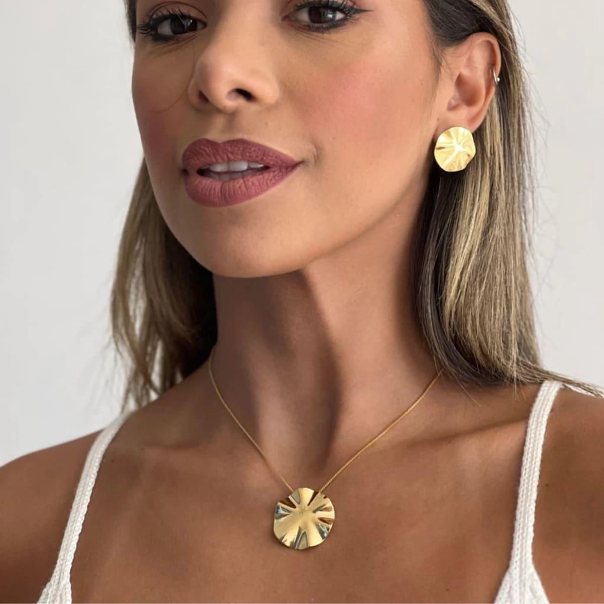 Colar Pingente Amassado Banhado a Ouro 18K - Mafê Acessórios