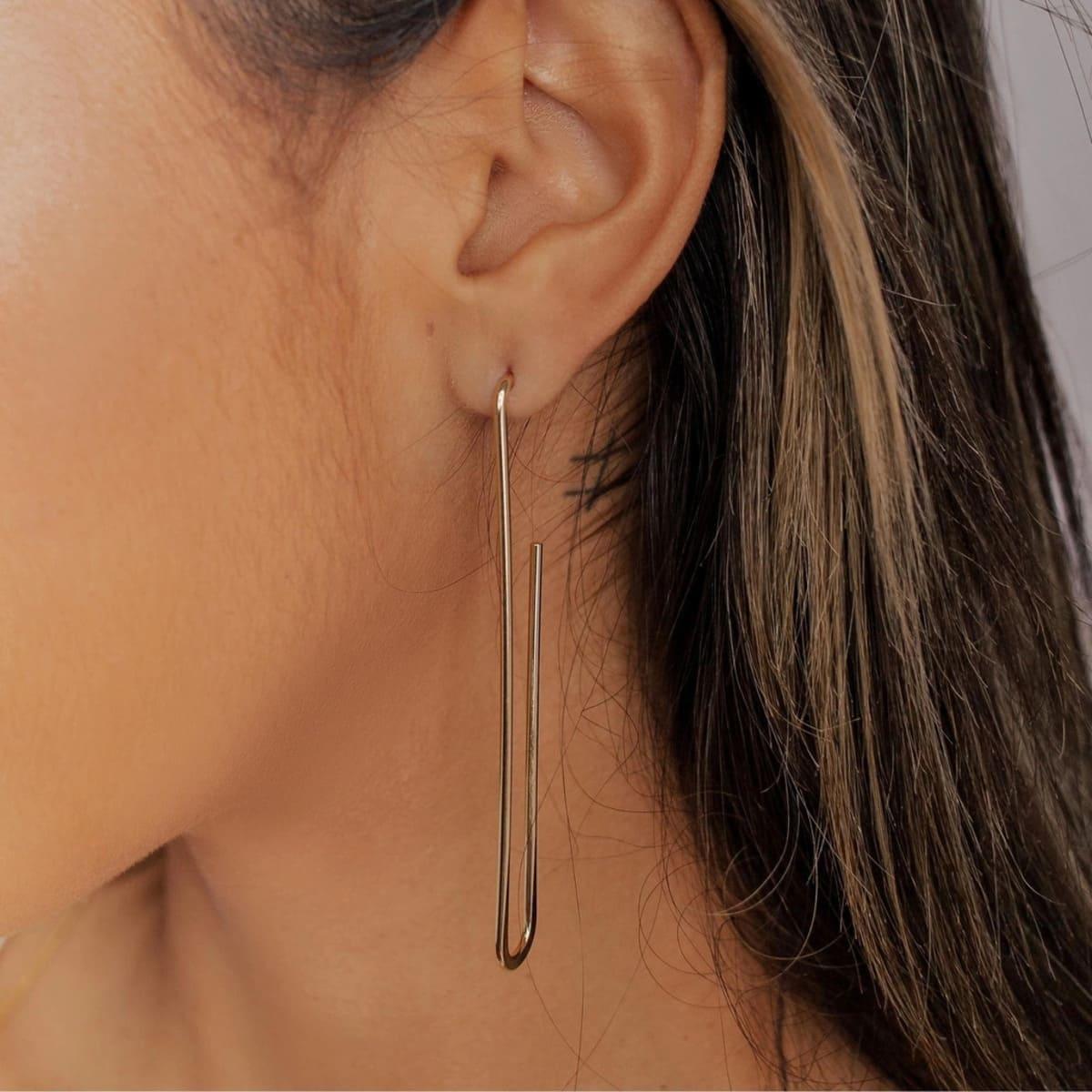 Brinco Haste Lisa Banhado a Ouro 18k - Mafê Acessórios