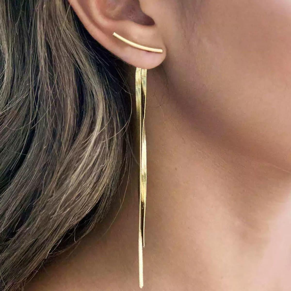 Brinco Fita Lisa Banhado a Ouro 18K - Mafê Acessórios