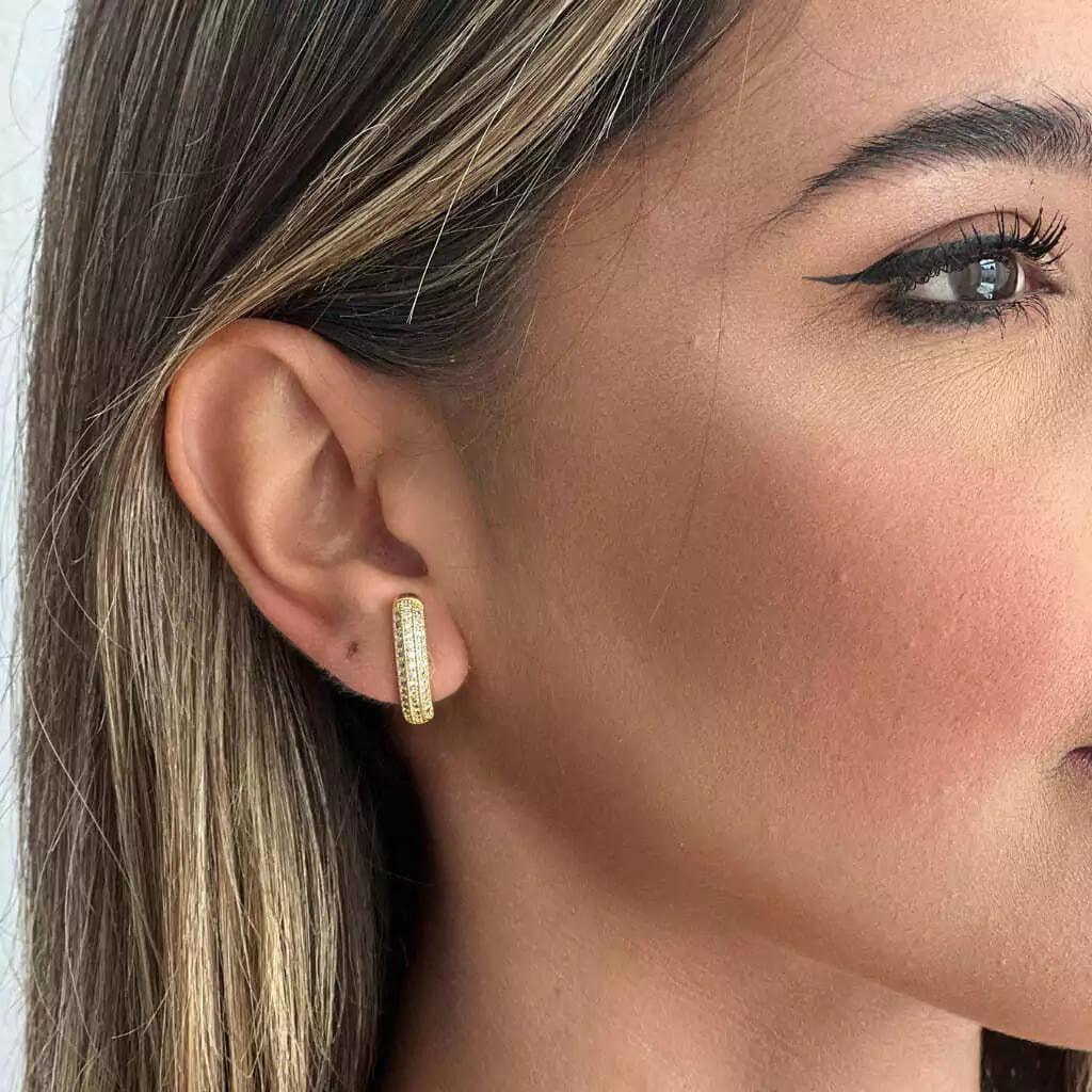 Brinco Ear Hook Cravejado Banhado a Ouro 18k - Mafê Acessórios