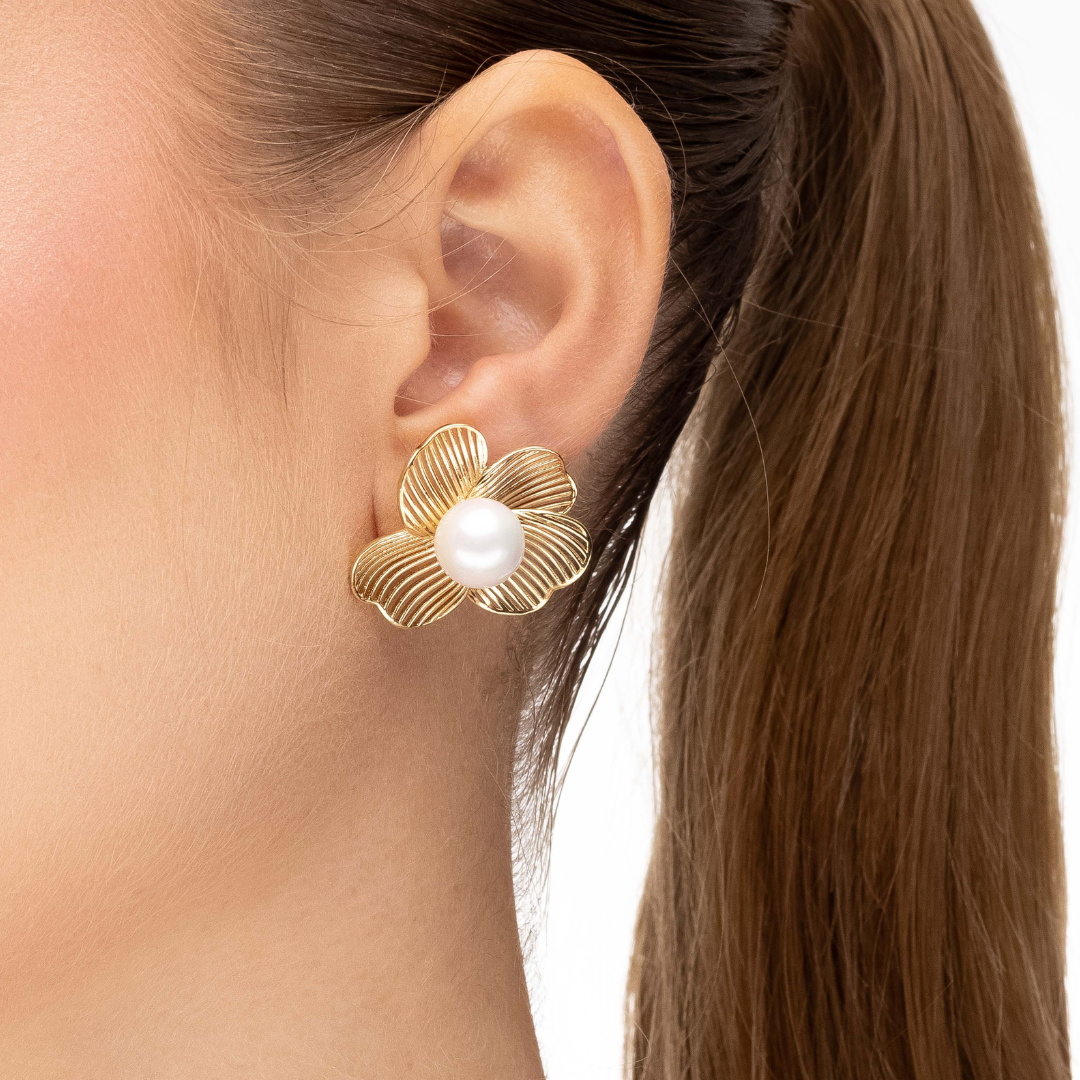 Brinco Flor com Pérola Banhado a Ouro 18K