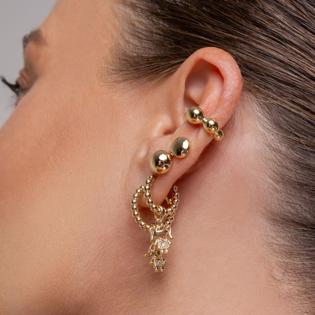 Pingente Menina com Ponto de Luz Banhado a Ouro 18K