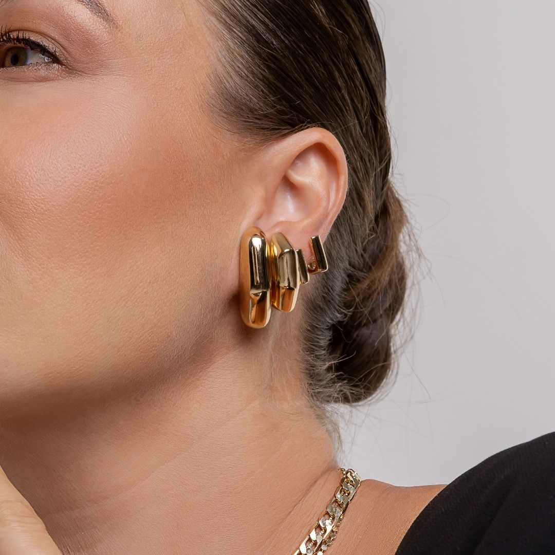 Brinco Meia Argola Geomaétrica G Banhado a Ouro 18K