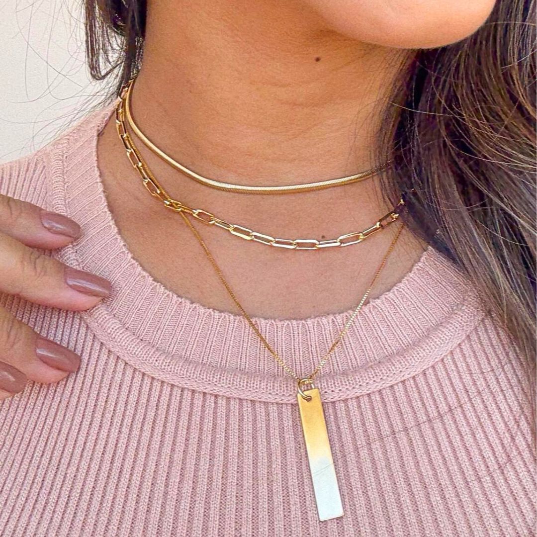 Colar com Pingente Retangular Banhado a Ouro 18K