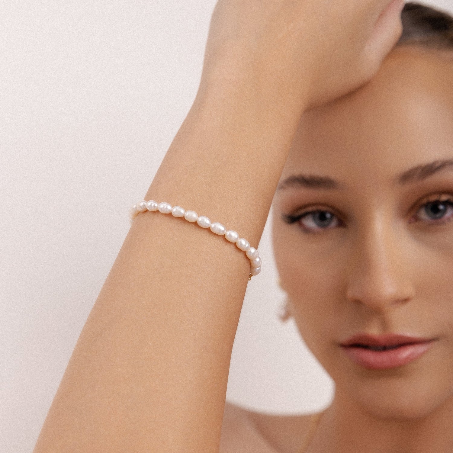 Pulseira Pérolas Naturais Banhada a Ouro 18k