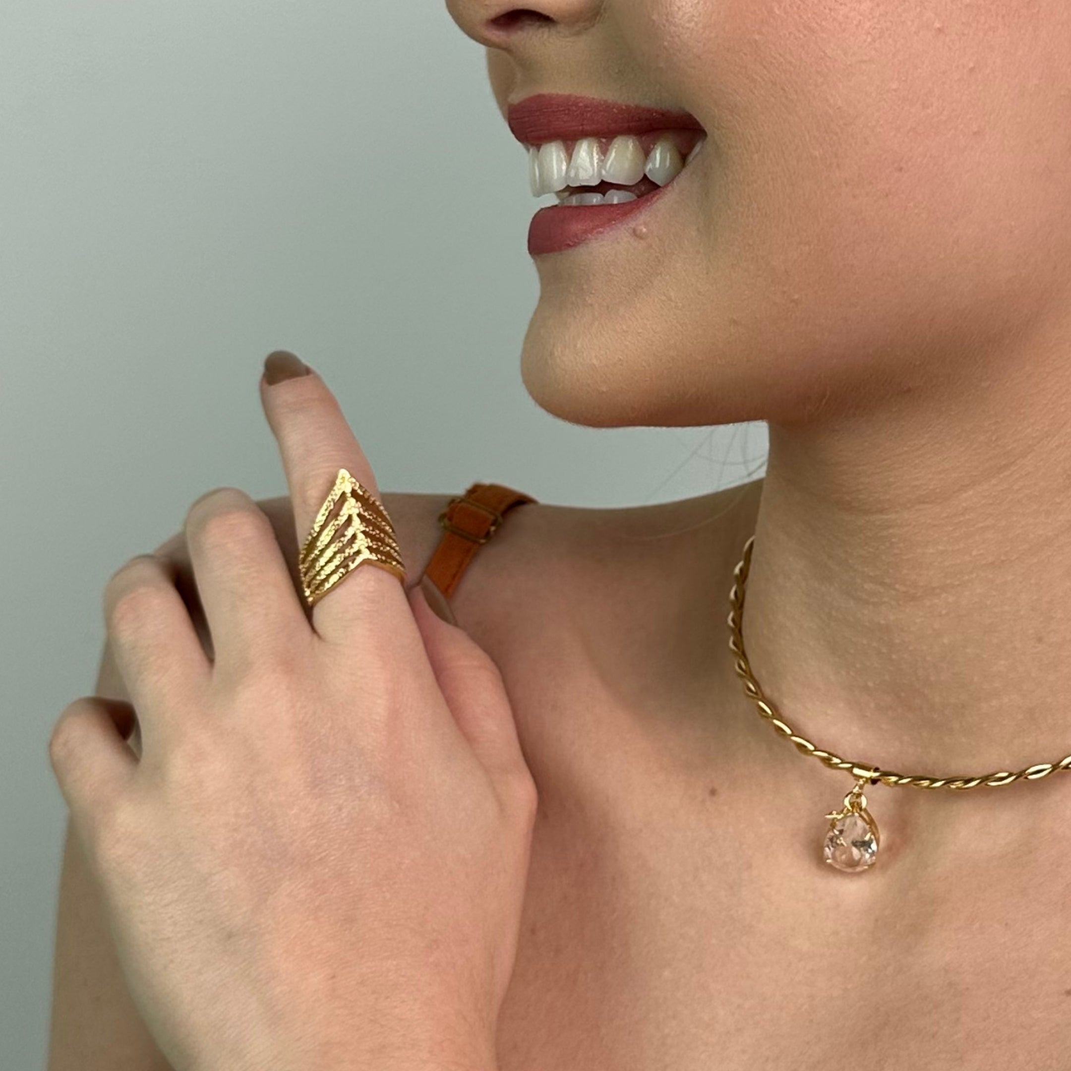 Anel Ajustável Linhas Trabalhado Banhado a Ouro 18k