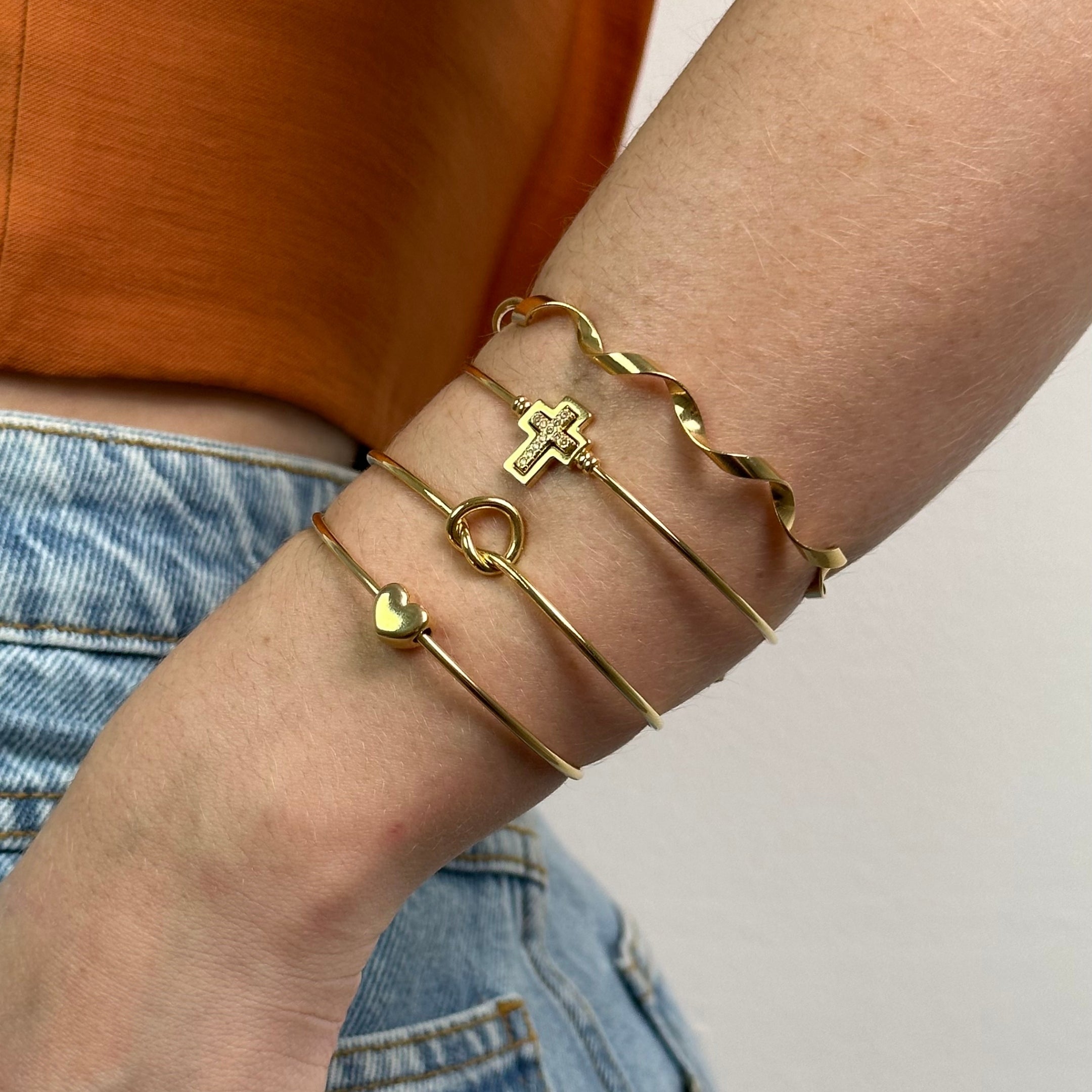Bracelete Fio com Coração Banhado a Ouro 18k