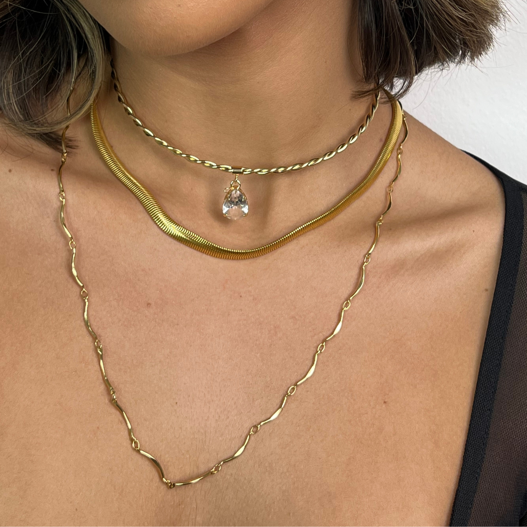 Colar Fio Torcido com Pingente Gota Banhado a Ouro 18k
