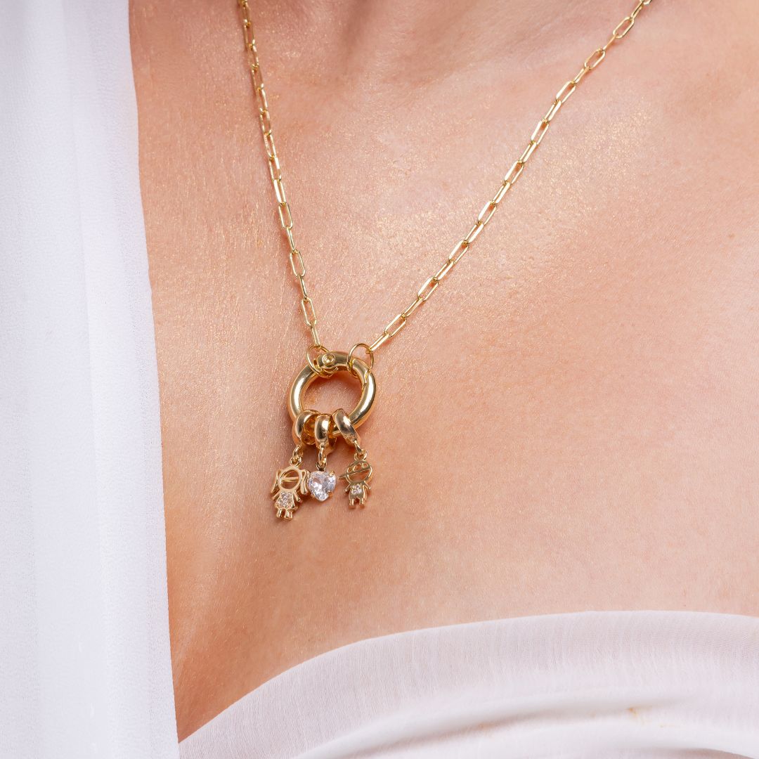 Pingente Menina Cravejada Banhado a Ouro 18K