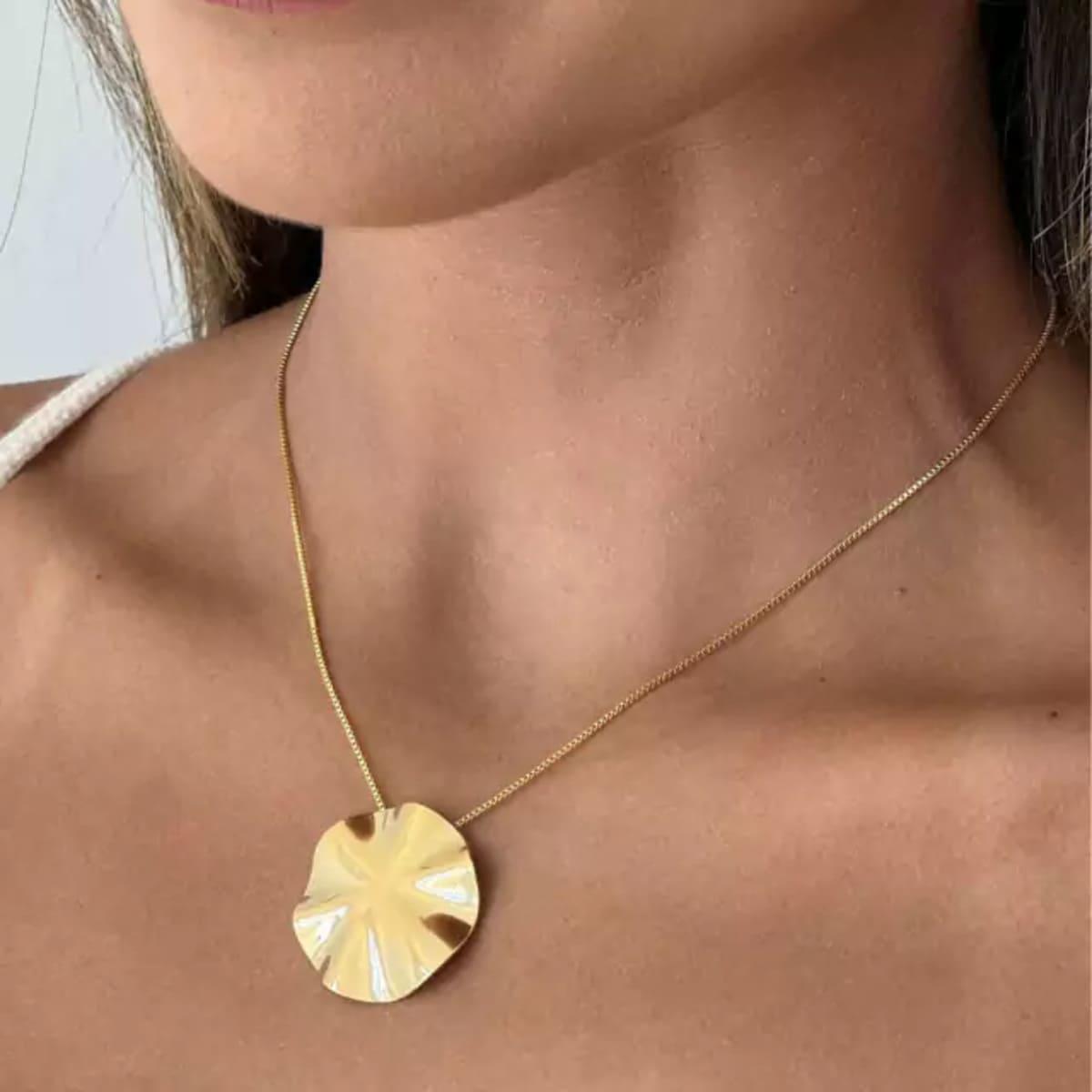 Colar Pingente Amassado Banhado a Ouro 18K - Mafê Acessórios