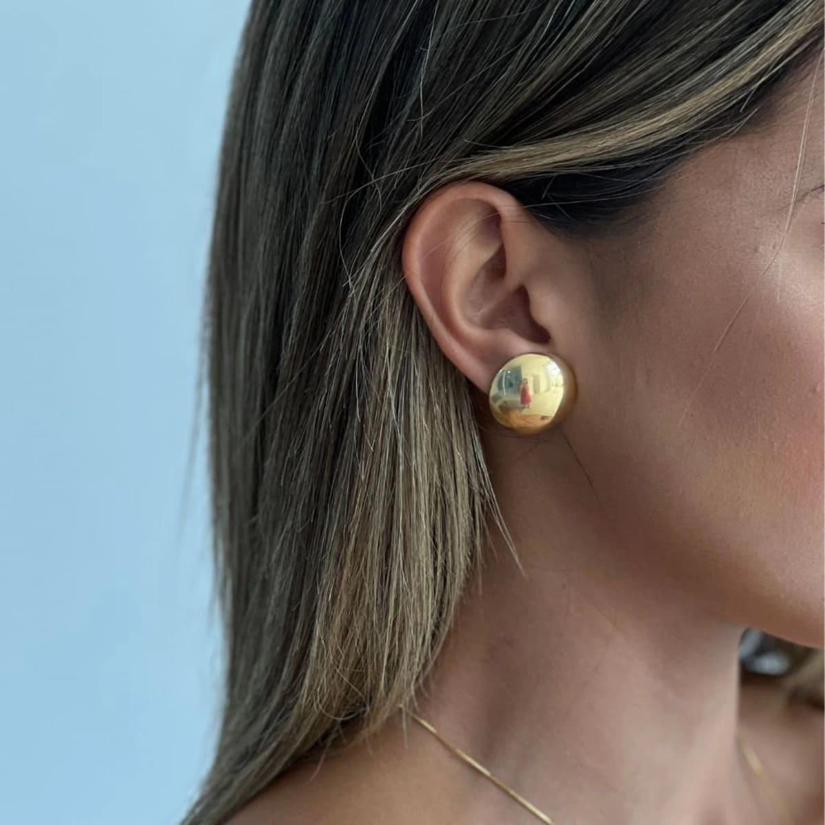 Brinco Meia Esfera Banhado a Ouro 18k - Mafê Acessórios