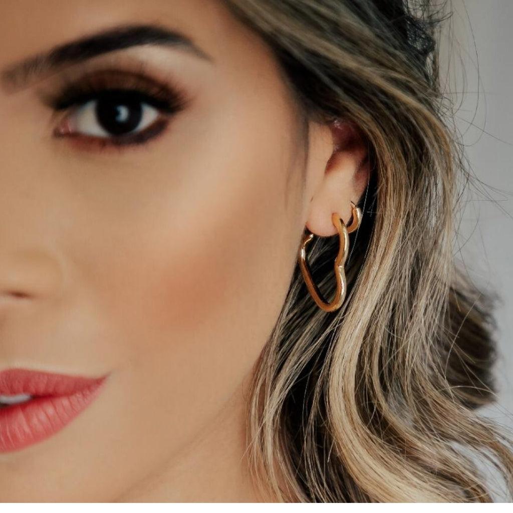 Brinco Argola Coração Médio Banhado a Ouro 18K - Mafê Acessórios
